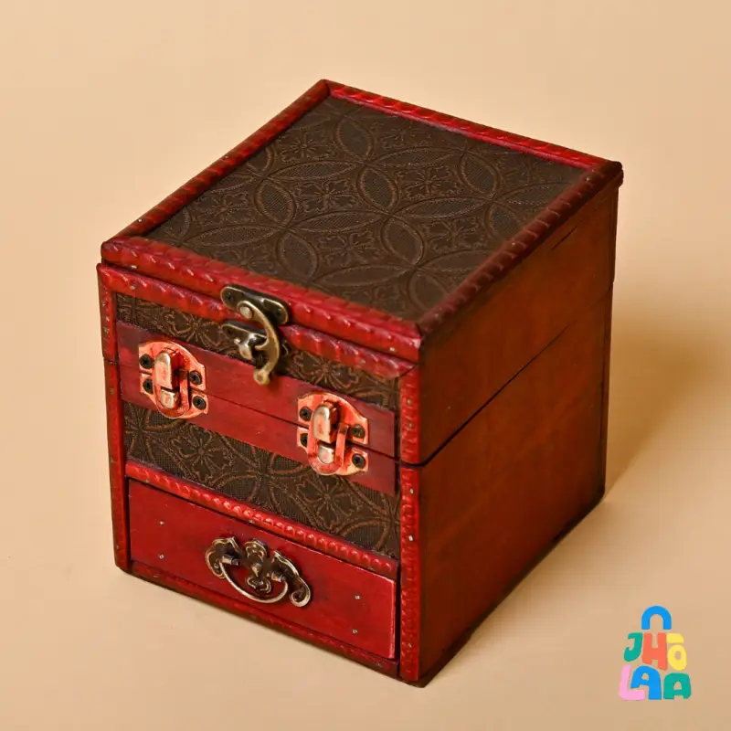 Small Vintage Jewelry Organiser - Image 2